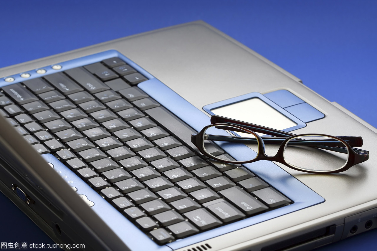 從鍵盤到云端 計算機(jī)網(wǎng)絡(luò)技術(shù)如何重塑現(xiàn)代生活